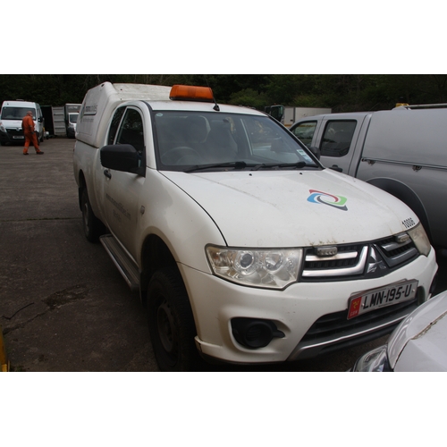 18 - LMN195U
White Mitsubishi L200 DI-D 4LIFE 2477cc
First Registered 21.10.2014
Approx 83,000 miles
Manu... 