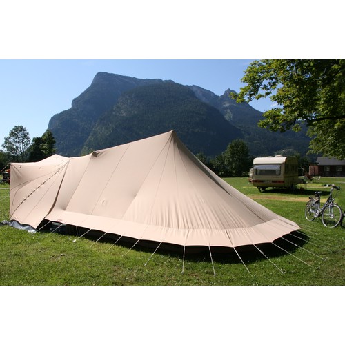 52 - Large De-Waard Albatross Tent
High quality storm proof cotton canvas pyramid style tent
4 person fam... 