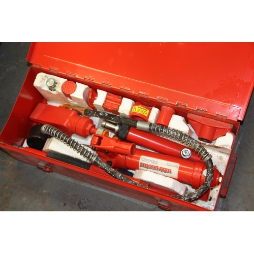 13 - Clarke 4 tonne body repair kit