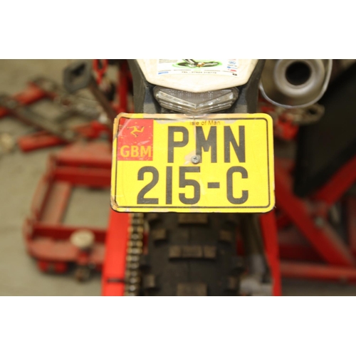 93 - PMN215C
Gas Gas Enduro Motor Bike on portable stand plus box of accessories