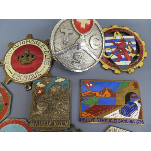 129 - Good collection of foreign car badges:-
Touring Club De Belgique
Royal Automobile Club Belgique
TCS ... 