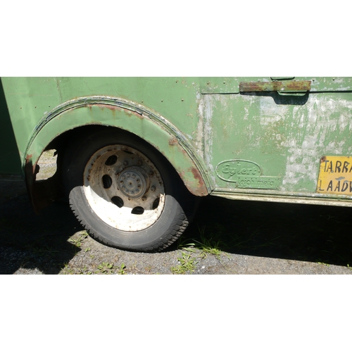 177 - 1950s Austin Luton lorry double axle with aluminum box - length 20ft - AS SEEN NO PAPERS KEYS ETC
Vi... 