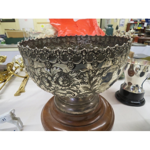 22 - Large chased silver rose bowl, Birmingham 1904, wt. 42 ozt, lightly engraved