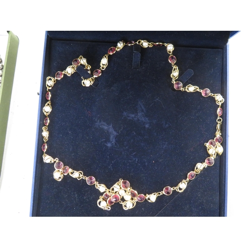 55 - Pretty Swarovski gold plated necklace - with box