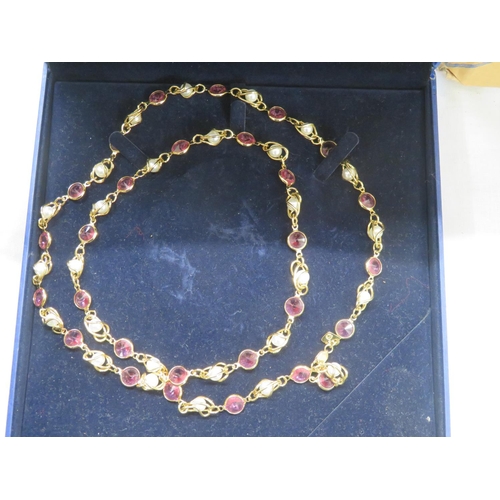 55 - Pretty Swarovski gold plated necklace - with box