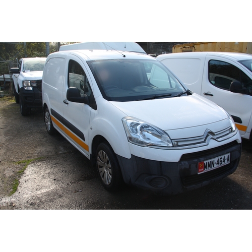 45 - MMN464A
White Citroen Berlingo van 1560cc
First Registered 27.05.2015
Approx 68,176 miles
Manual Die... 