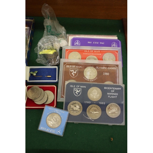 557 - Collection of crowns, coins etc