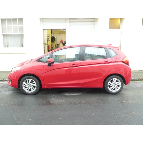 9 - MMN247P
Red Honda Jazz SE Navi I-VTEC 1318cc
First Registered 05.07.2016
Approx 33,000 miles
Auto Pe... 