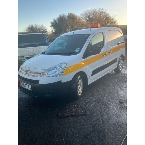 89 - JMN373L
White Citroen Berlingo 625LX 1560cc
First Registered 13.10.2008
Approx miles unknown
Manual ... 