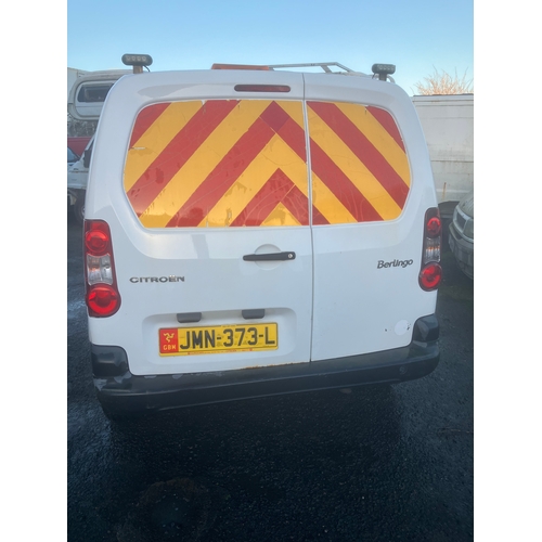 89 - JMN373L
White Citroen Berlingo 625LX 1560cc
First Registered 13.10.2008
Approx miles unknown
Manual ... 