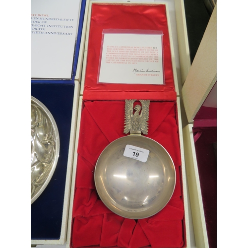 19 - Aurum, St Pauls Cathedral silver bowl 250/900, London 1975, approx 7.5ozt, cased with certificate