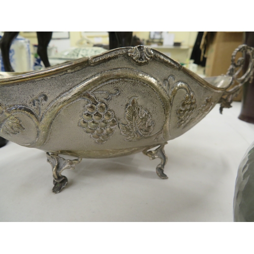 117 - 0.830 two handled silver fruit bowl