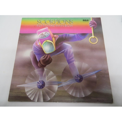 67 - Extensive collection of Scorpions LPs and picture discs - Blackout ( FA4131261), Fly to the Rainbow ... 