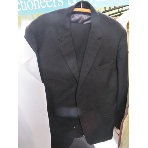 243 - Two gents suits, grey and black, Medium