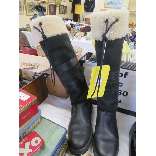 18 - Dubarry pair of ladies' black leather boots with sheepskin lining, excellent condition, size 6 UK