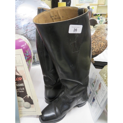 26 - A pair of quality size 5 riding boots (used)