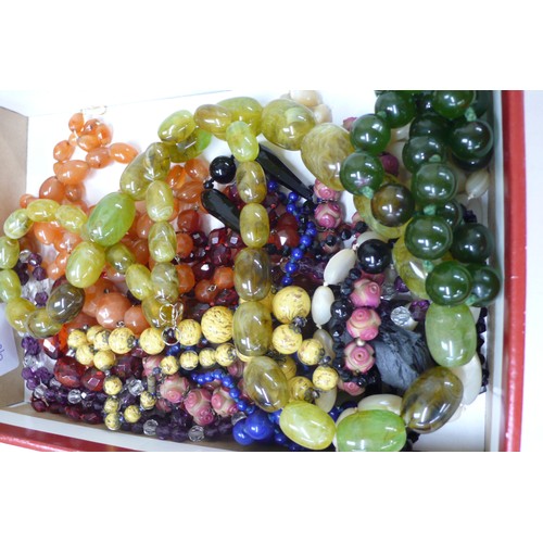 472 - Tray of assorted bead necklaces