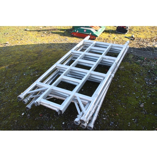 154 - BOSS 3T FRAME X 4
2 x 2M  BOSS LADDER FRAME
2X 2M BOSS 4 RUG FRAMWE