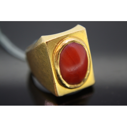 226 - 18 ct. gold coral Gent's signet ring tested - 15 grms