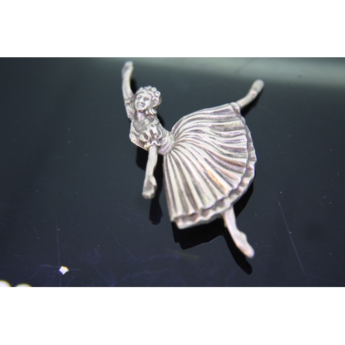 43 - Continental ballerina brooch