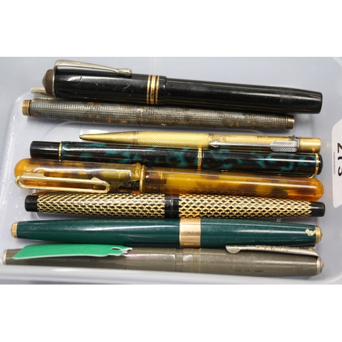 273 - Collection of assorted fountain pens including Parker some with gold nibs