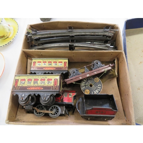 59 - The old tin plate Hornby clockwork MO passenger set 0 gauge