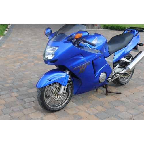 40 - RMN246T
Honda Blackbird CBR1100X
First Registered 01.03.2002
Approx 16,500 miles
Petrol
recently pas... 
