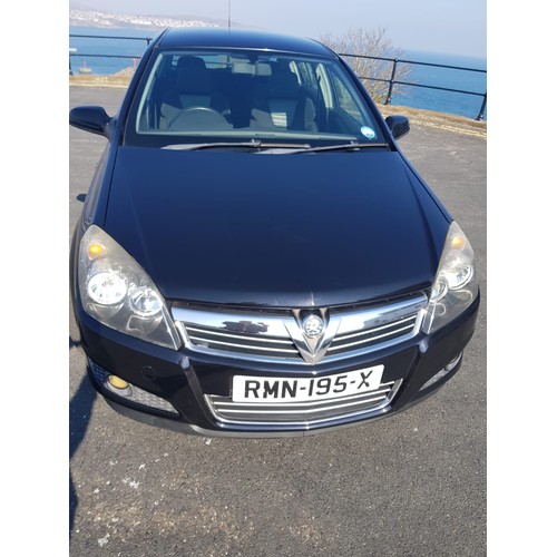 52 - RMN195X
Black Vauxhall Astra SRI turbo 1598cc
First Registered 06.09.2007
Approx 63,000 miles
Manual... 