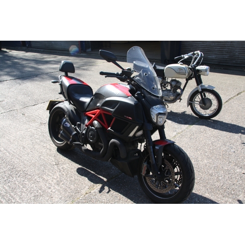 45 - 574-PMN
Red Ducati Diavel Carbon 1198cc
First Registered 04.10.2014
Approx 8,839 miles
Petrol