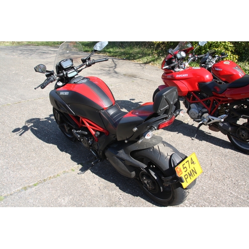 45 - 574-PMN
Red Ducati Diavel Carbon 1198cc
First Registered 04.10.2014
Approx 8,839 miles
Petrol