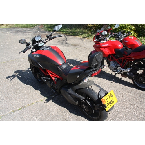 45 - 574-PMN
Red Ducati Diavel Carbon 1198cc
First Registered 04.10.2014
Approx 8,839 miles
Petrol