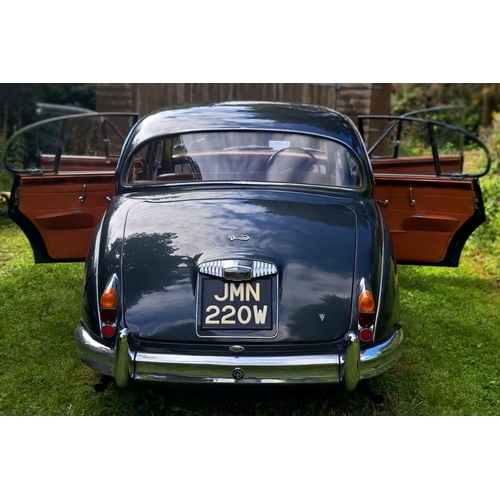 52 - JMN220W
Green Daimler V8 Saloon 2548cc
First Registered 24.08.1964
Approx 59,000 miles
Auto Petrol
C... 