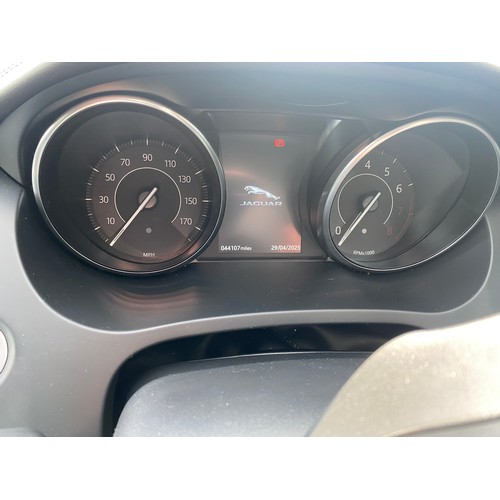 39 - RMN356X
Silver Jaguar E-Pace AWD 1997cc
First Registered 12.02.2019
Approx 44,107 miles
Auto Petrol