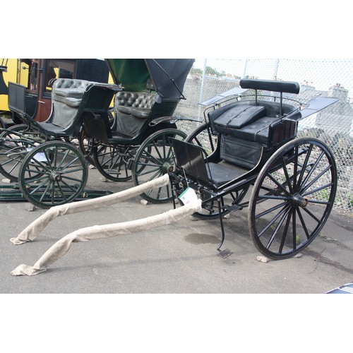 Orchard Woodall and Son London round back gig carriage