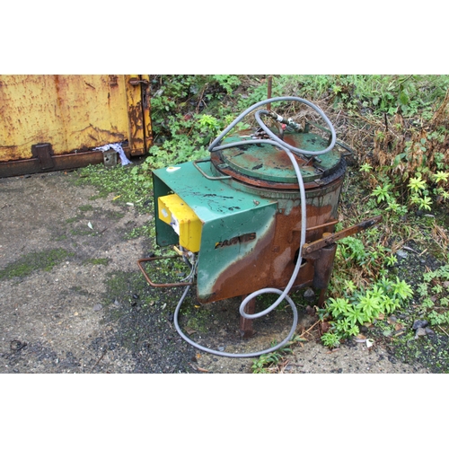 61 - Farvis Bitumen Boiler
Working
VAT ON HAMMER @ 20%