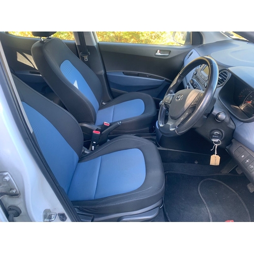 71 - MMN573P
White Hyundai i10 Premium 998cc
First Registered 30.04.2014
Approx 80,000 miles
Manual Petro... 