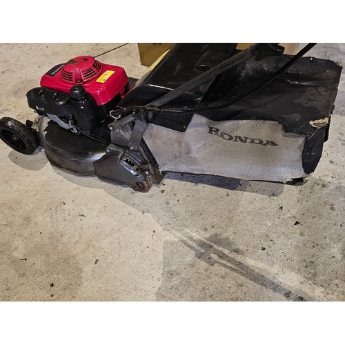 107 - Honda 21 inch roller mower HRD 536