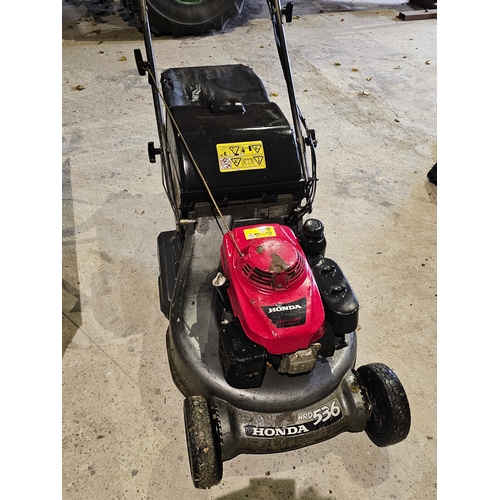 107 - Honda 21 inch roller mower HRD 536