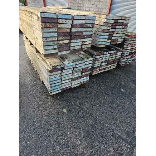114 - Large quantity of scaffolding planks
