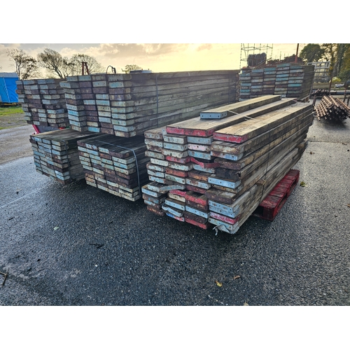 114 - Large quantity of scaffolding planks