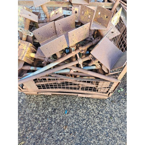 119 - Scaffolding Jack Bases & U head jacks