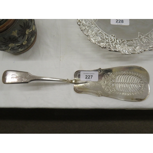 227 - A GIII silver fish slice London 1820, Maker W.B. - 4.3 ozt.