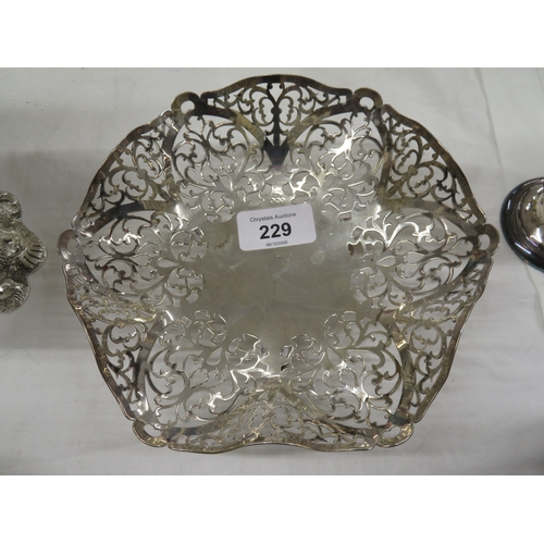229 - A pierced silver fruit bowl Sheffield 1956 - 6 ozt.