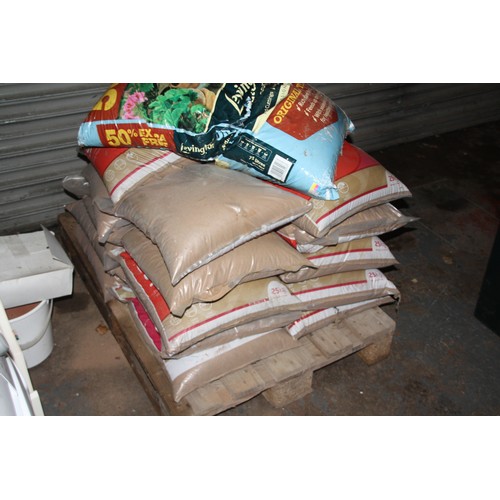 133 - Pallet of 25kg bags of sand