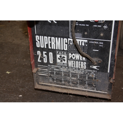 135 - Sealey Supermig 250 welder

Viewing Downstairs at Allan St Douglas
Friday 30th January 10am - 4pm