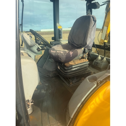 182 - Y401 FYA
(UK REGISTERED)
Fermec 860 back hoe loader
Circa 2001
Approx 7,970 hours
ride control, 4WD,... 