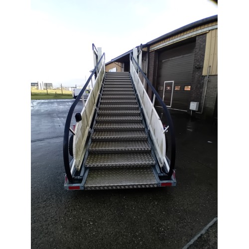119 - AMSS 78-163 towable stairs
Circa 2015 
Hydraulic pipes and locking system needs replacing 
Viewing a... 