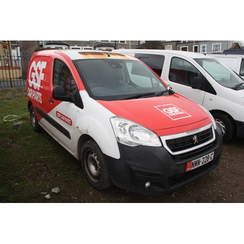 146 - NMN228C
White Peugeot Partner SE L1 Blue HDI
First Registered 27.10.2017
Approx 193,873 miles
Manual... 