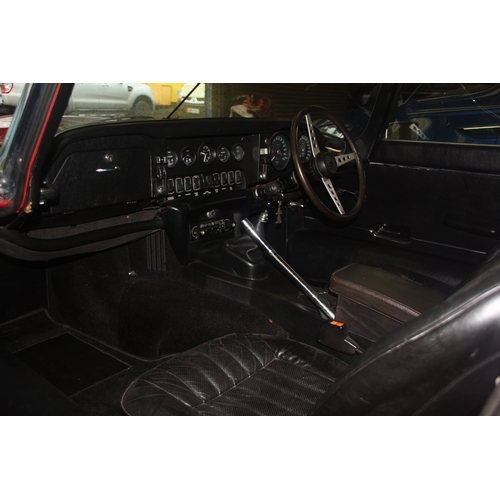 25 - V-12-MANRed Jaguar E-type Series III Roadster 5343cc V12First Registered 13.09.1973Approx 52,769 mil... 