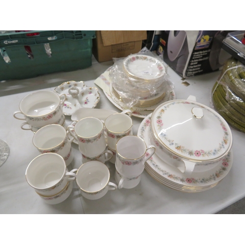 190 - Collection of Royal Albert crockery